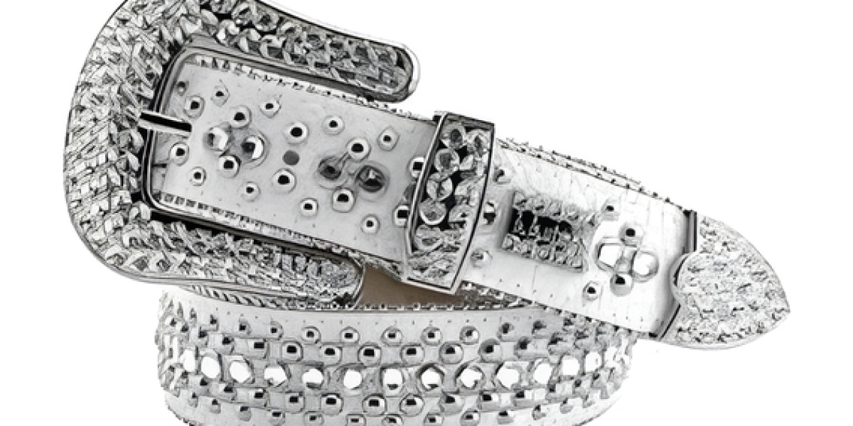 Heart Sign Belt: Fashion with Love and Sparkle